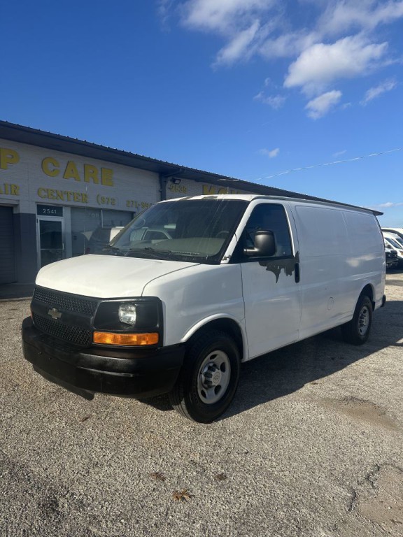 2010 Chevrolet Express Image 3