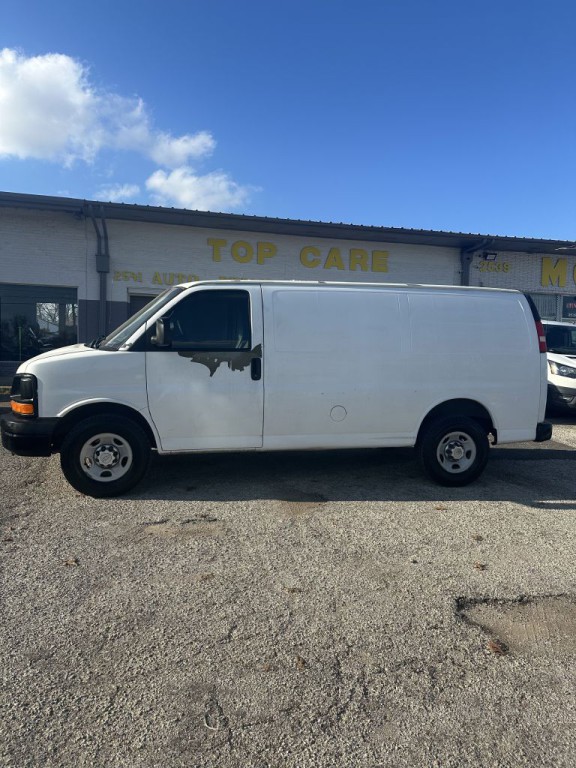 2010 Chevrolet Express Image 4