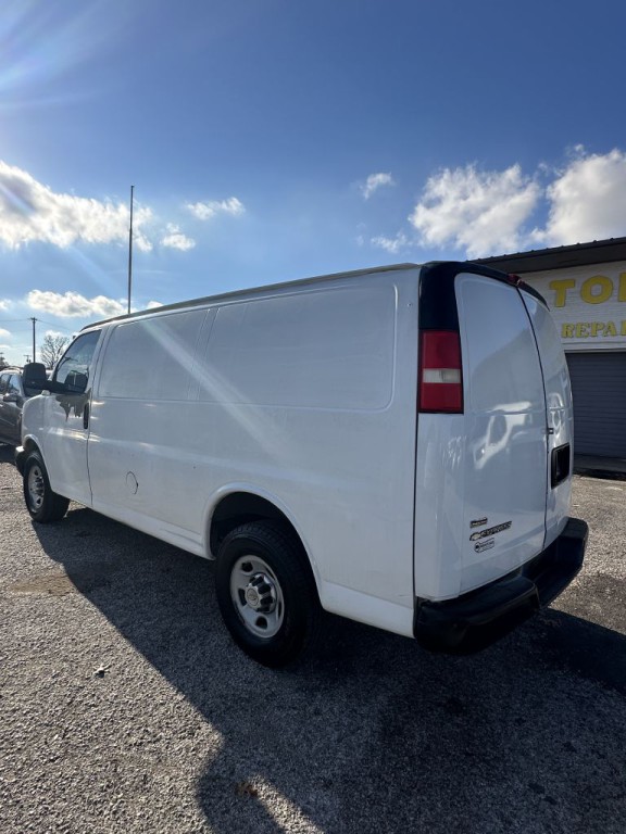 2010 Chevrolet Express Image 5
