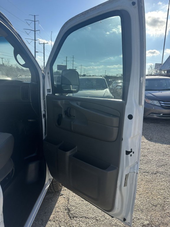 2010 Chevrolet Express Image 11