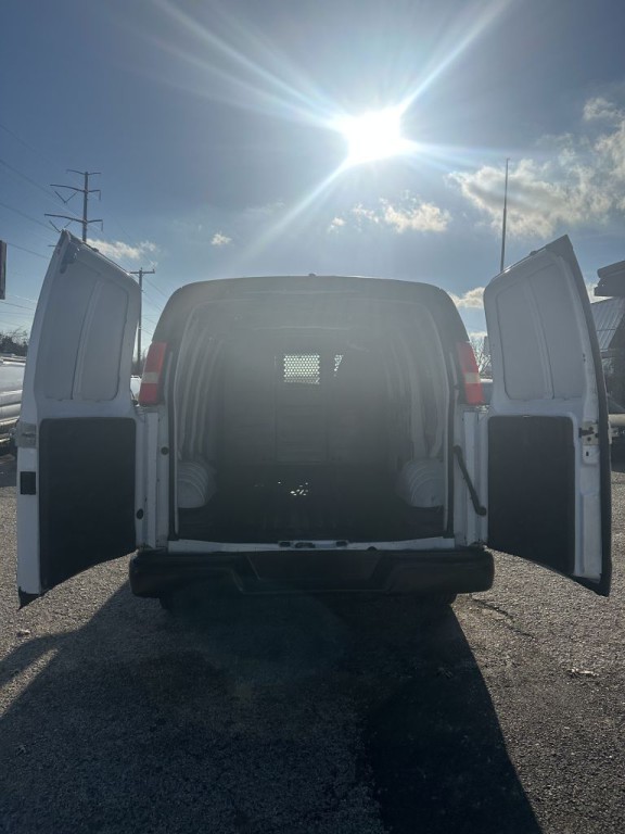 2010 Chevrolet Express Image 14