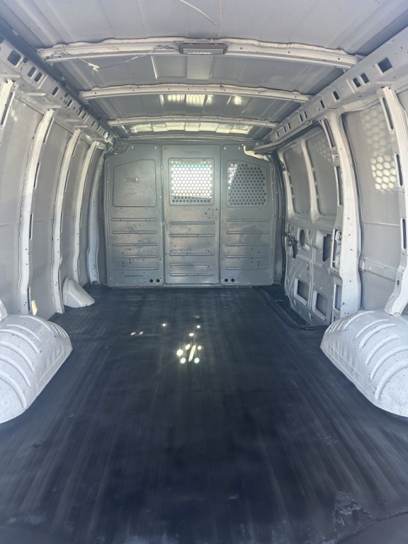 2010 Chevrolet Express Image 15