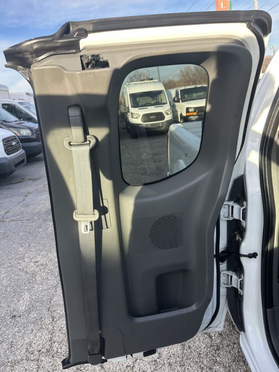 2016 Nissan Frontier Image 11