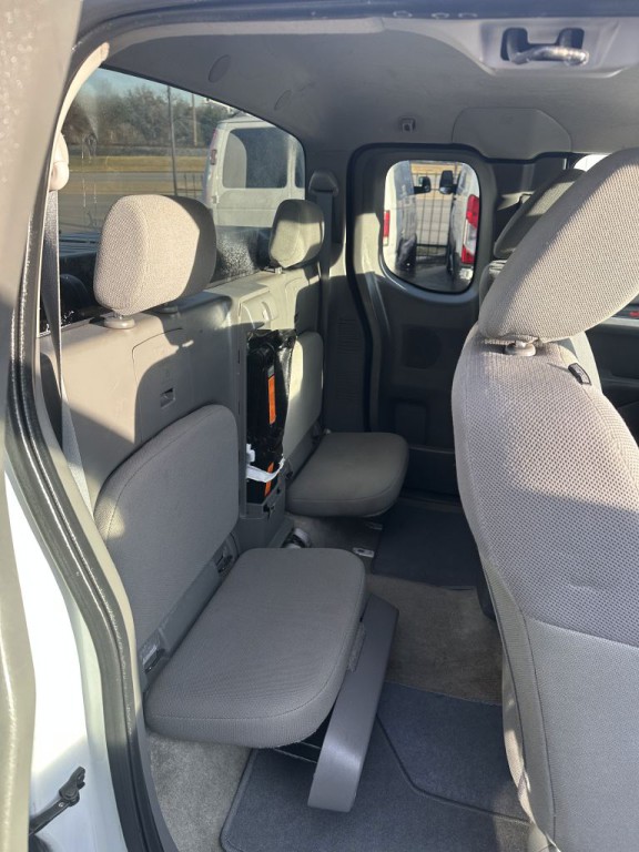 2016 Nissan Frontier Image 12