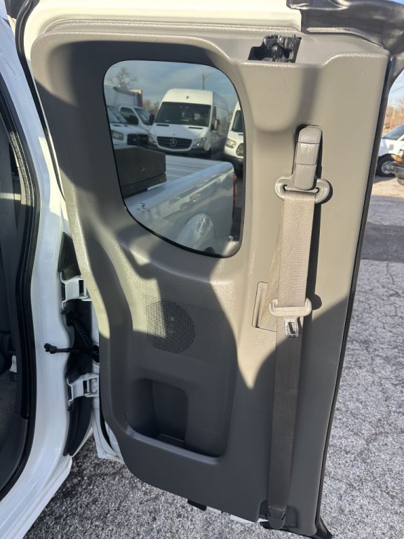 2016 Nissan Frontier Image 17