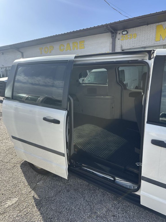 2011 Dodge Grand Caravan Image 11