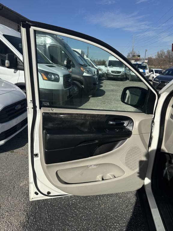 2011 Dodge Grand Caravan Image 17