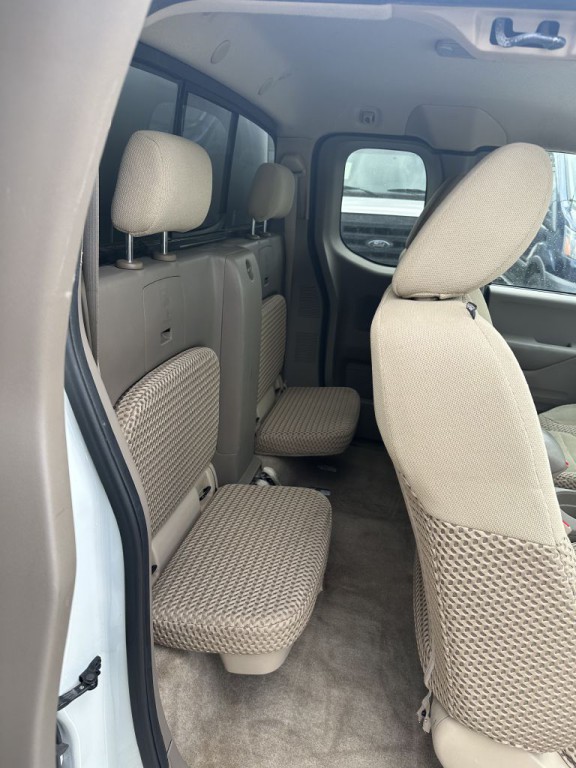 2015 Nissan Frontier Image 9