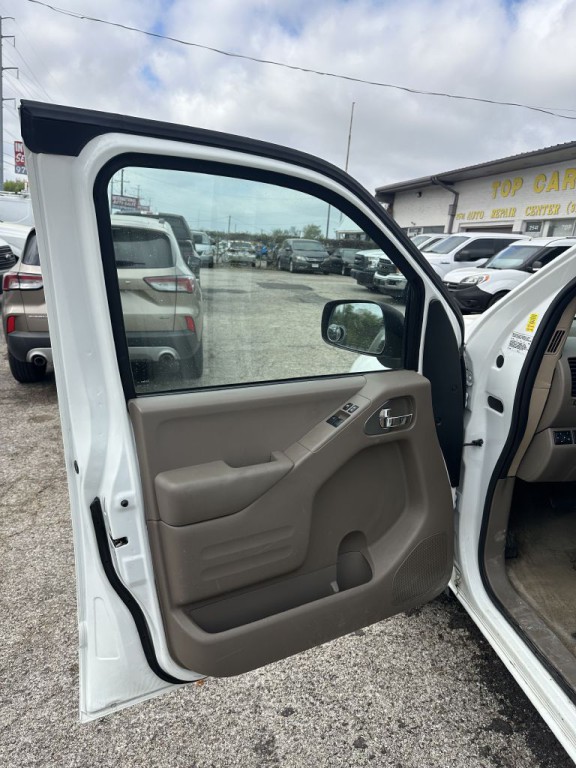 2015 Nissan Frontier Image 12