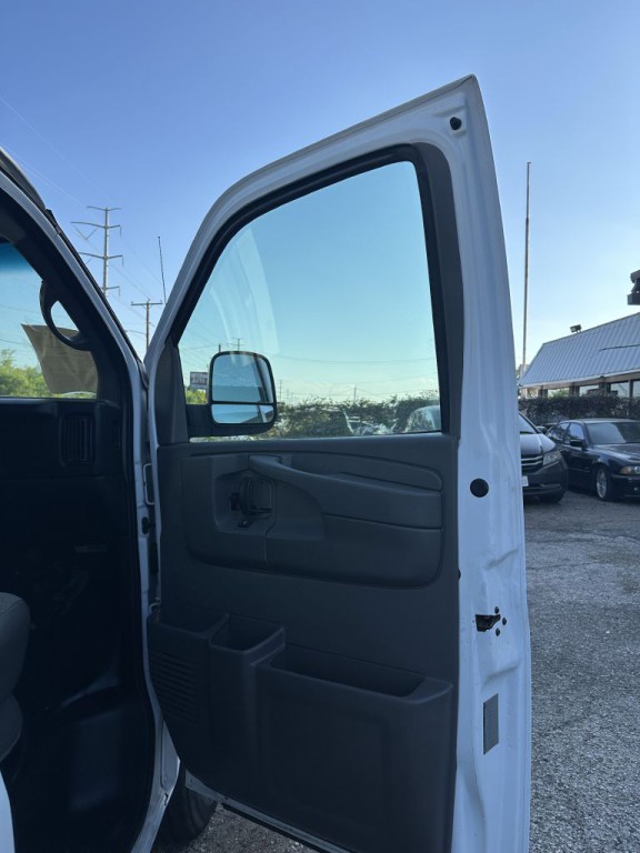 2014 Chevrolet Express Image 9