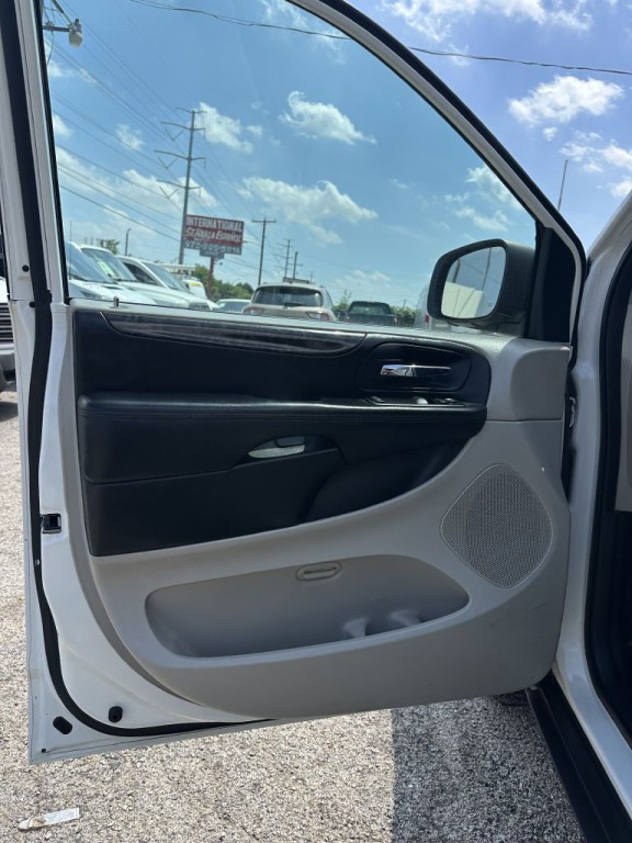 2011 Dodge Grand Caravan Image 17