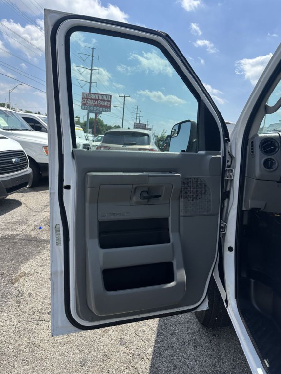 2011 Ford Econoline Image 15
