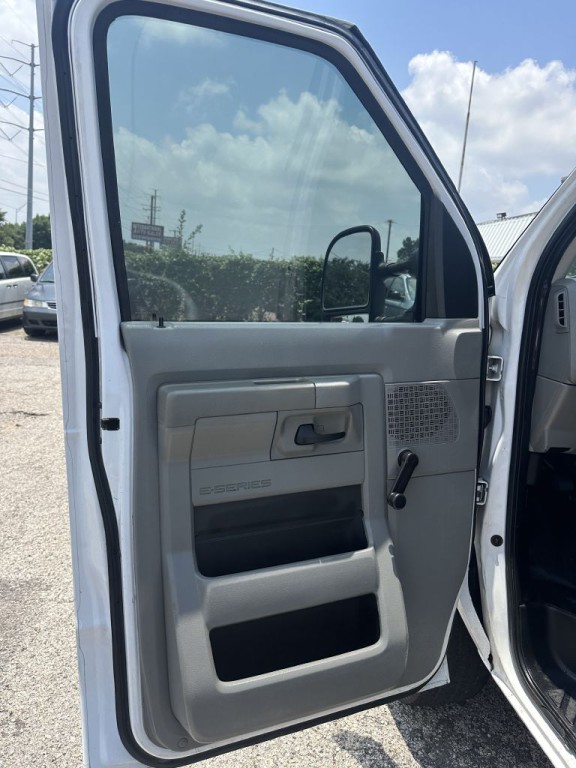 2013 Ford Econoline Image 15