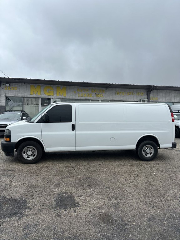2018 Chevrolet Express Image 2