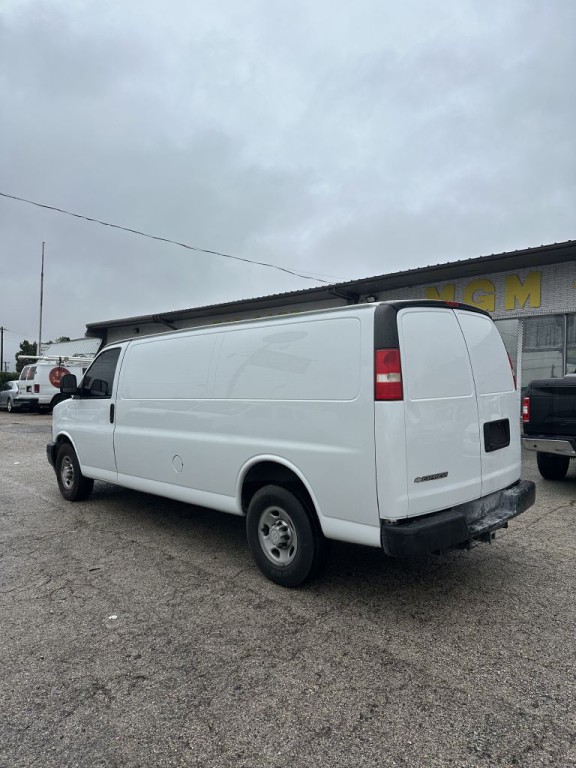2018 Chevrolet Express Image 3