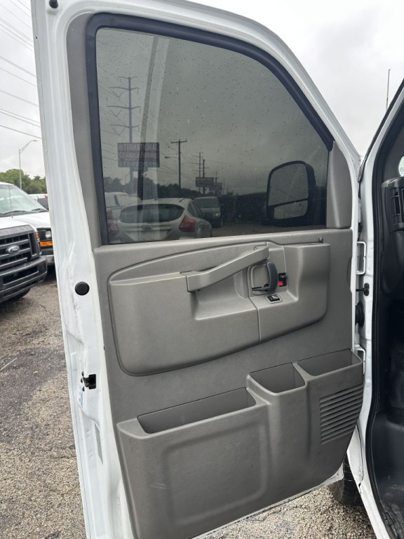 2018 Chevrolet Express Image 15