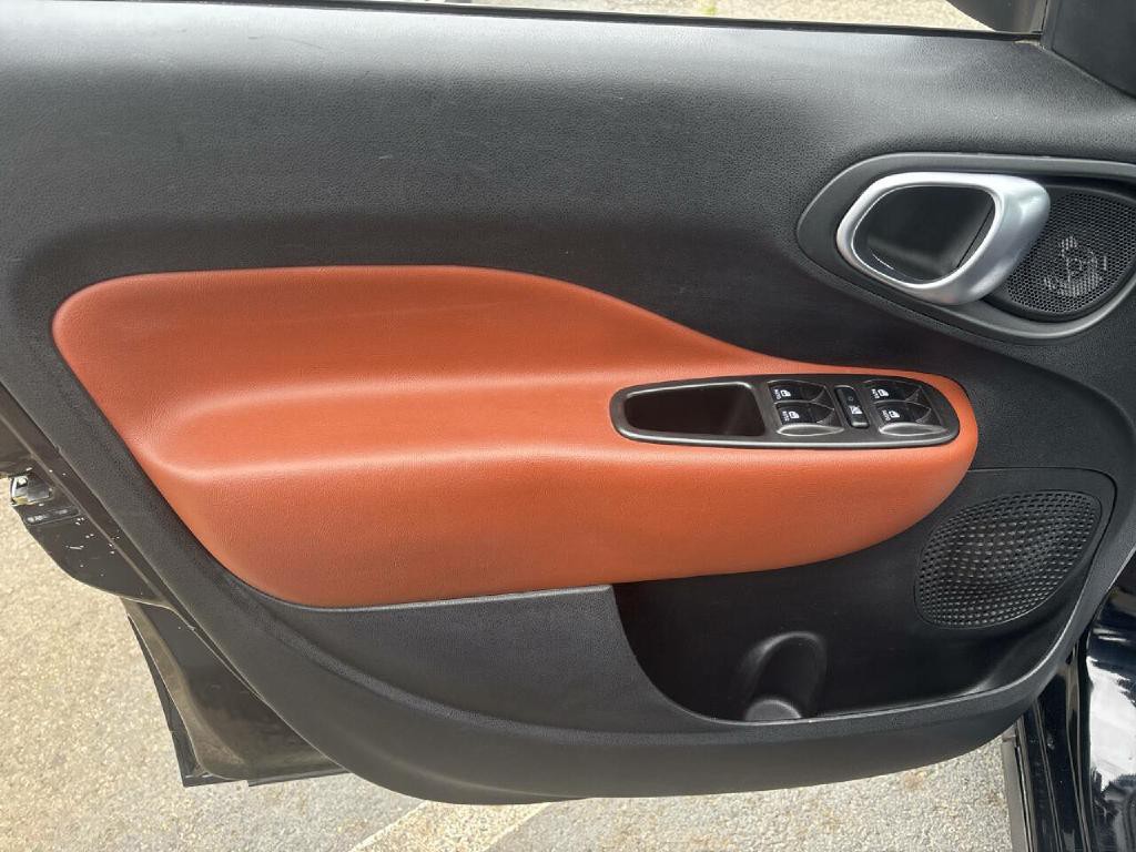 2014 FIAT 500L Image 10