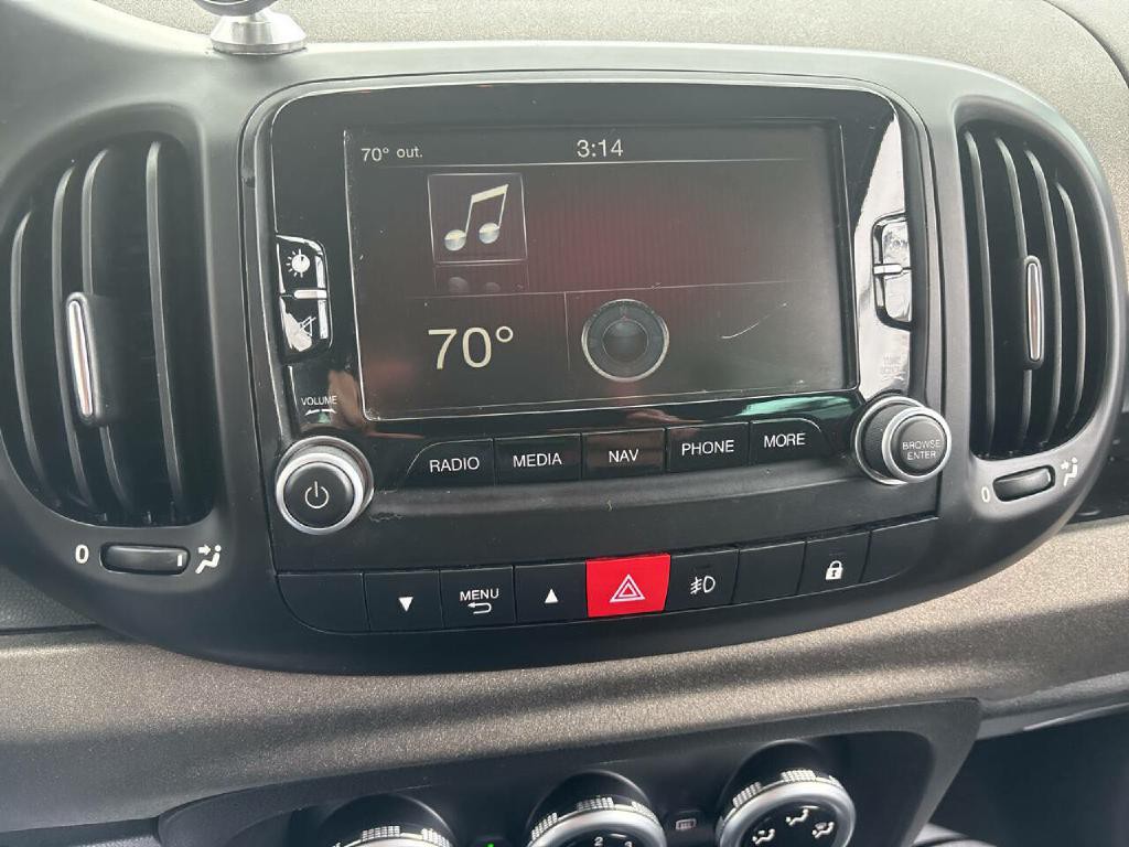 2014 FIAT 500L Image 21