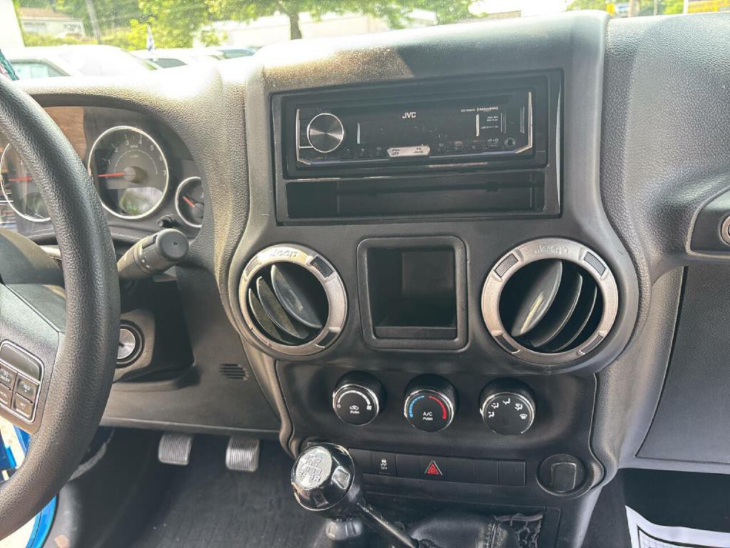 2015 Jeep Wrangler Image 15