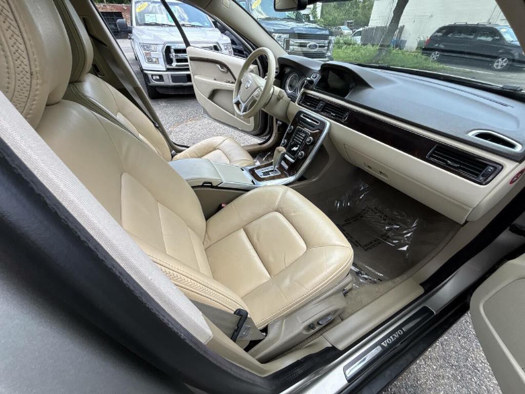 2012 Volvo XC70 Image 12