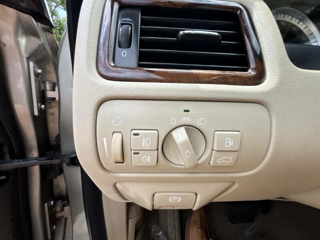 2012 Volvo XC70 Image 24