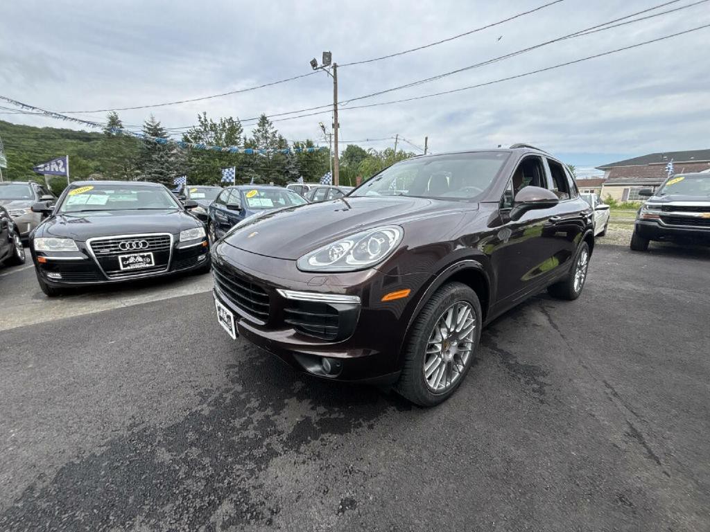 2017 Porsche Cayenne Image 2