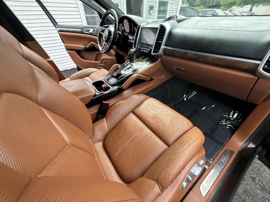 2017 Porsche Cayenne Image 13