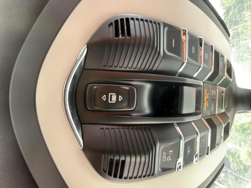 2017 Porsche Cayenne Image 28