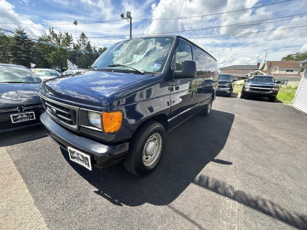 2004 Ford E-series Image 2