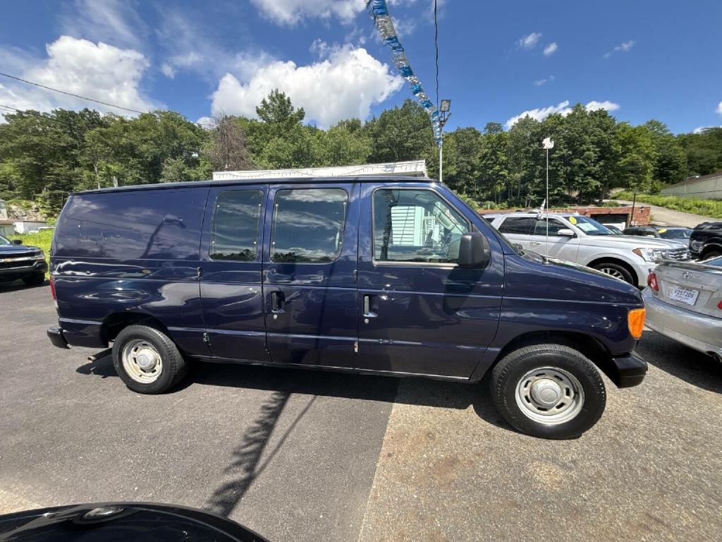 2004 Ford E-series Image 5