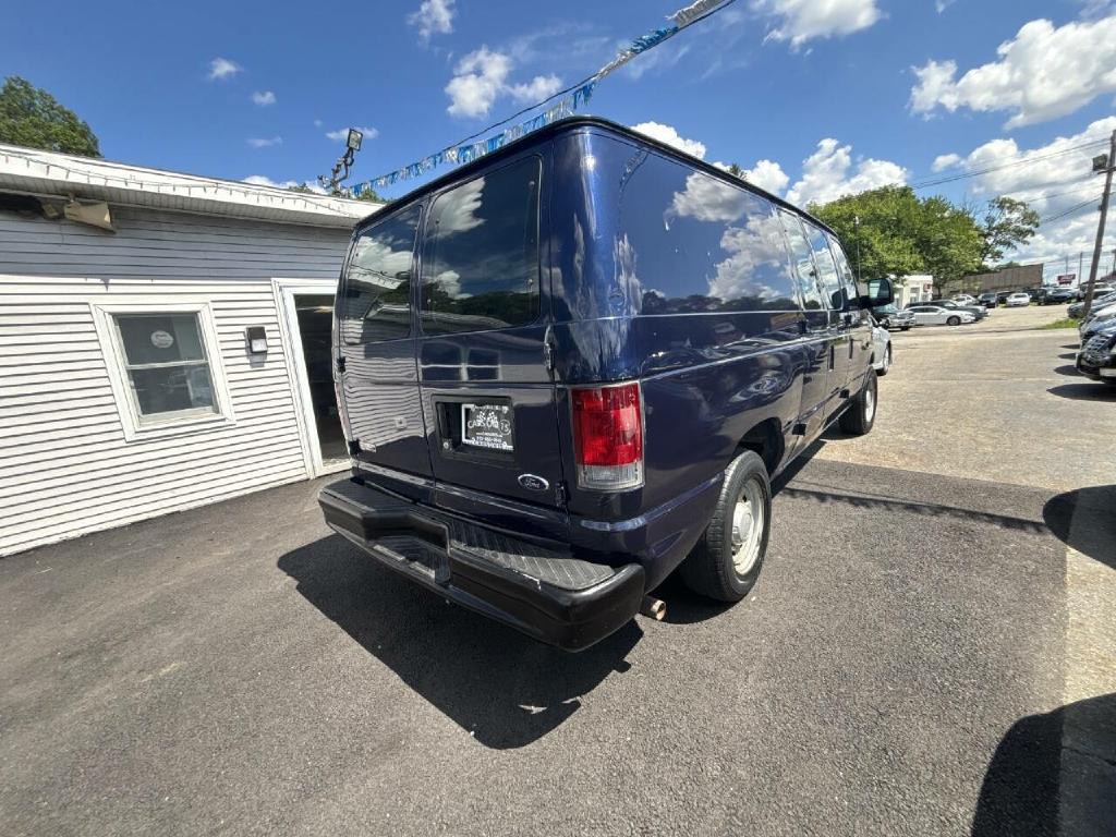 2004 Ford E-series Image 9