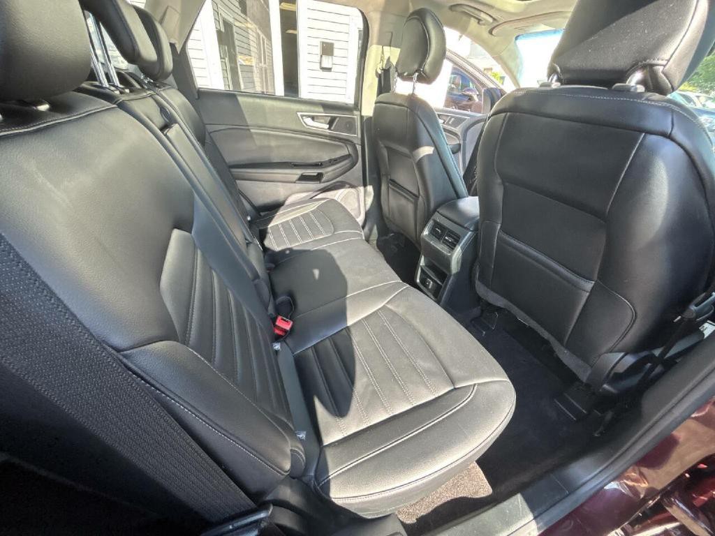 2019 Ford Edge Image 16