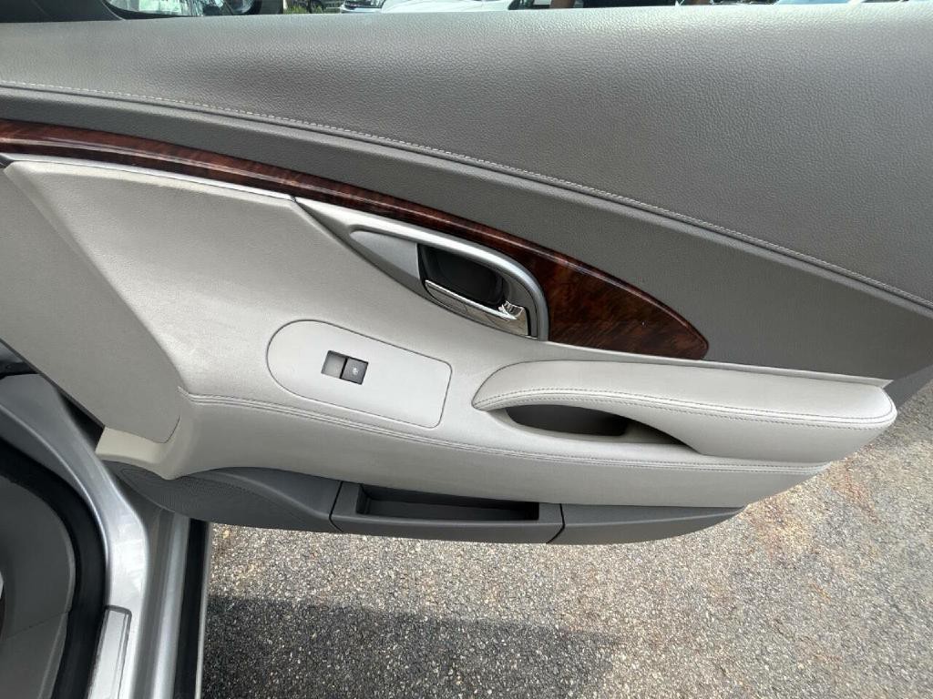 2011 Buick Lacrosse Image 16