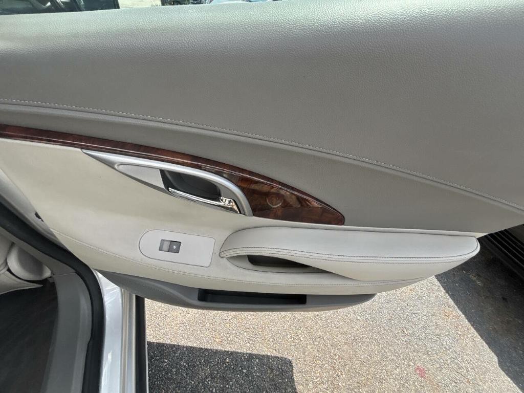 2011 Buick Lacrosse Image 18