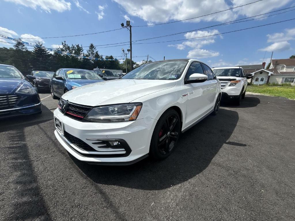 2017 Volkswagen Jetta Image 2