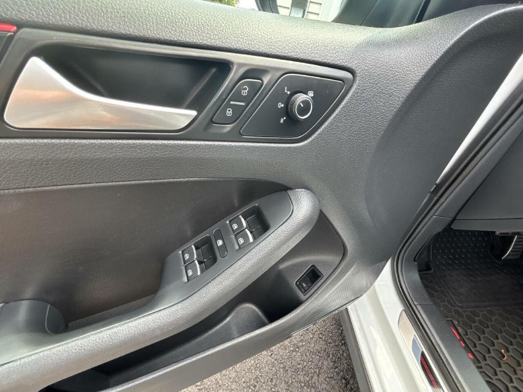 2017 Volkswagen Jetta Image 9