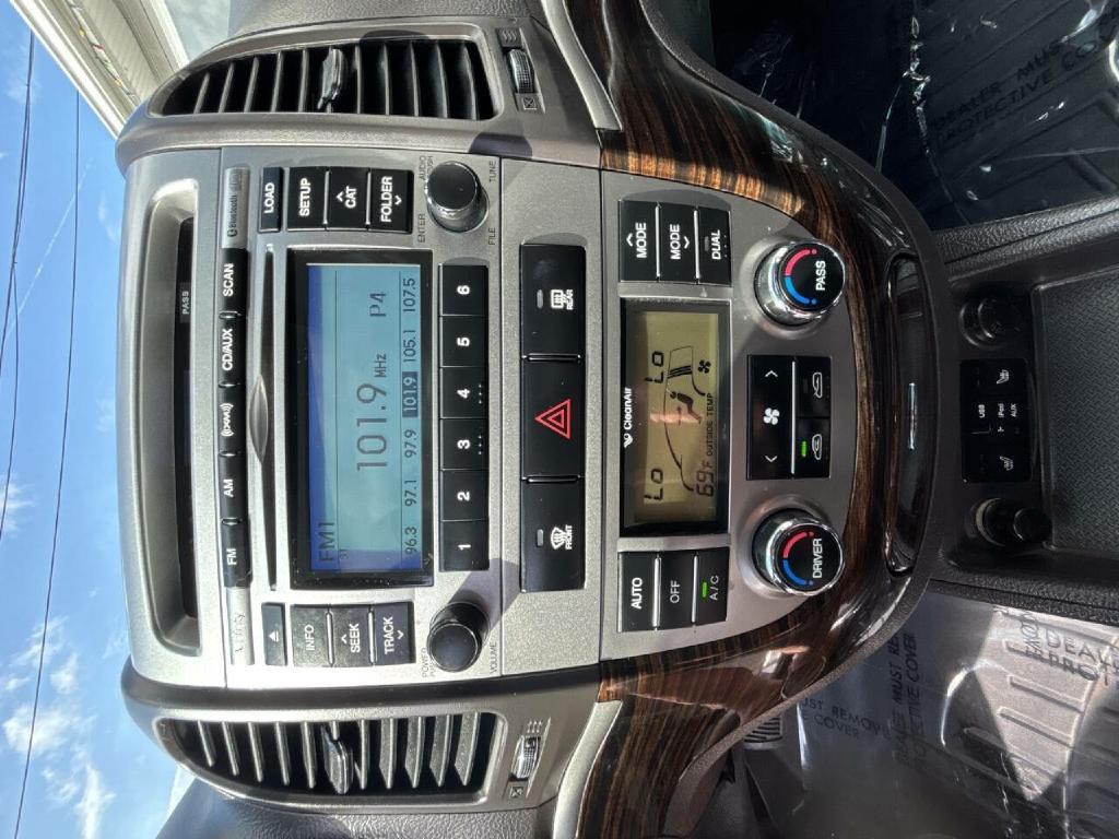 2011 Hyundai Santa Fe Image 21