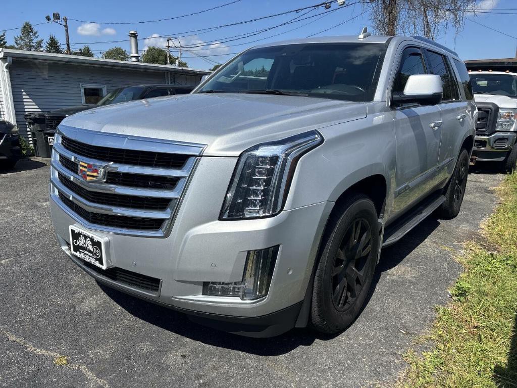 2017 Cadillac Escalade Image 2