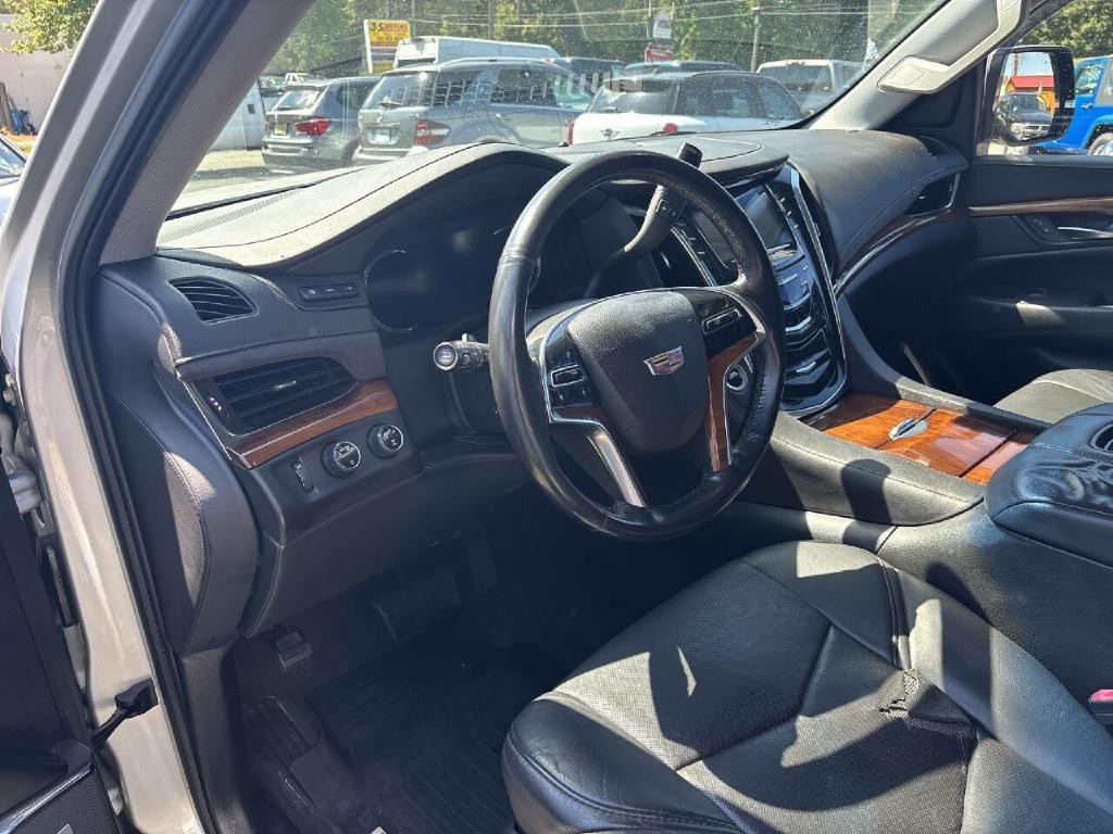 2017 Cadillac Escalade Image 8