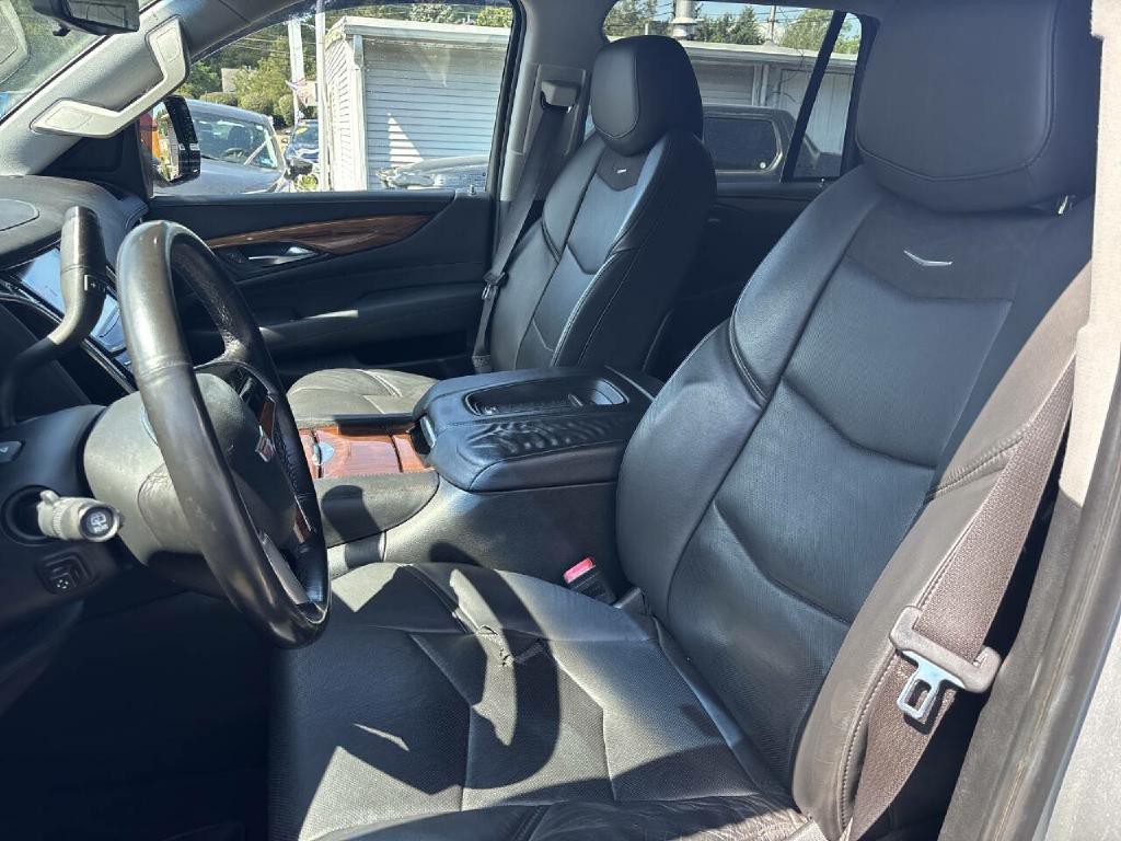 2017 Cadillac Escalade Image 9