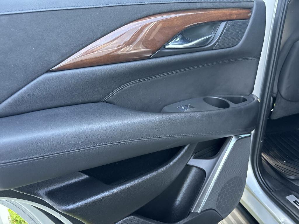 2017 Cadillac Escalade Image 10