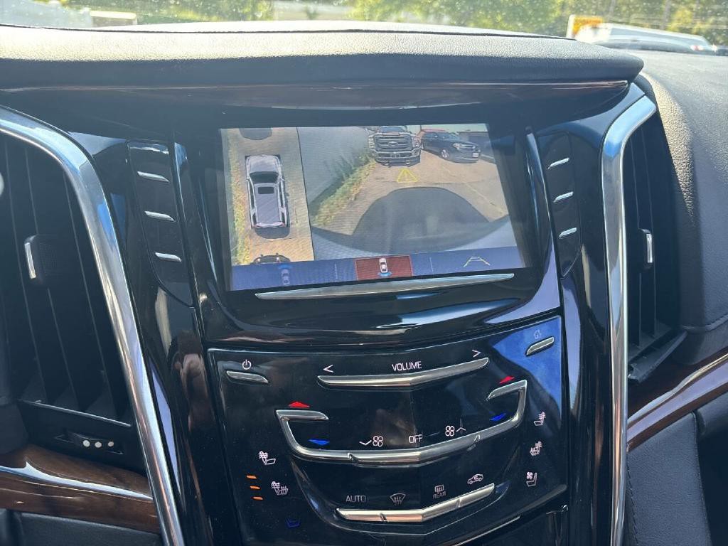 2017 Cadillac Escalade Image 11