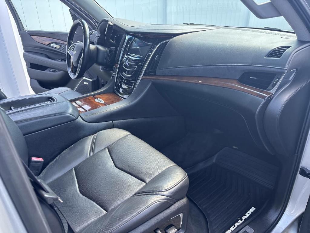 2017 Cadillac Escalade Image 12