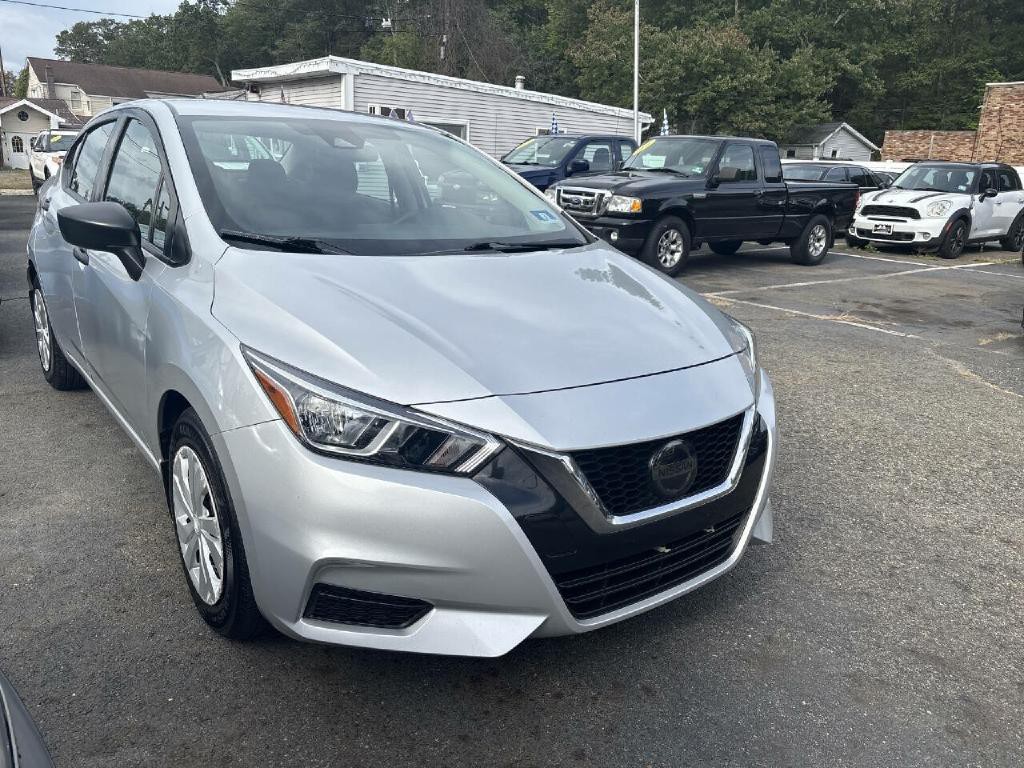 2020 Nissan Versa Image 3