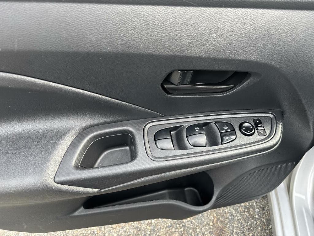 2020 Nissan Versa Image 9