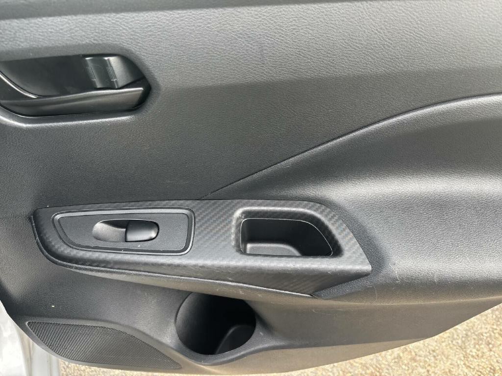 2020 Nissan Versa Image 12