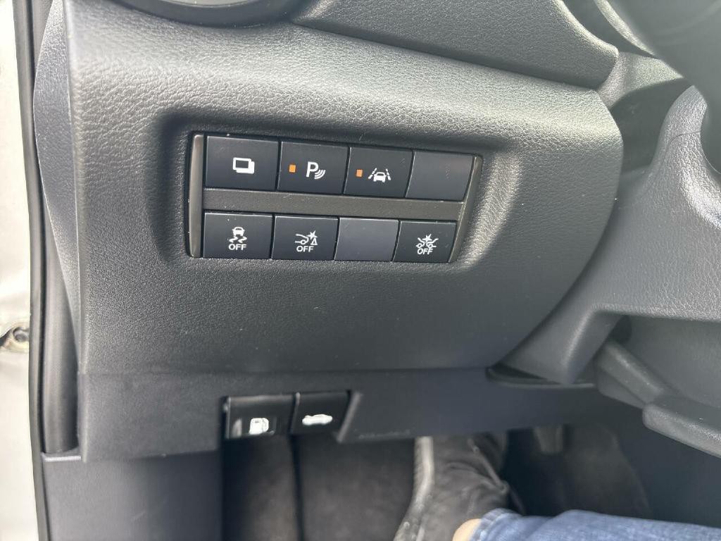 2020 Nissan Versa Image 16