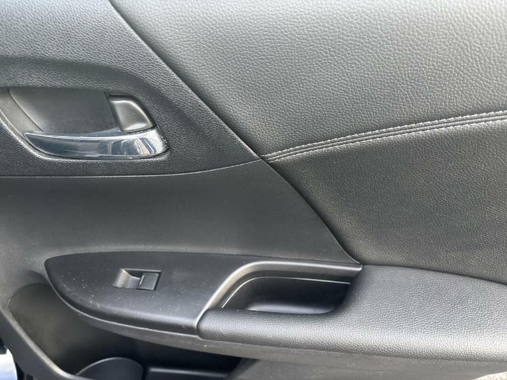 2015 Honda Accord Image 16