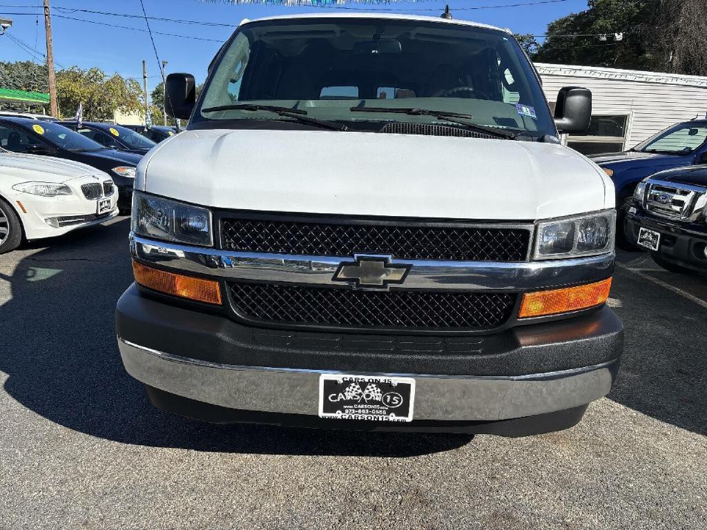 2017 Chevrolet Express Image 3