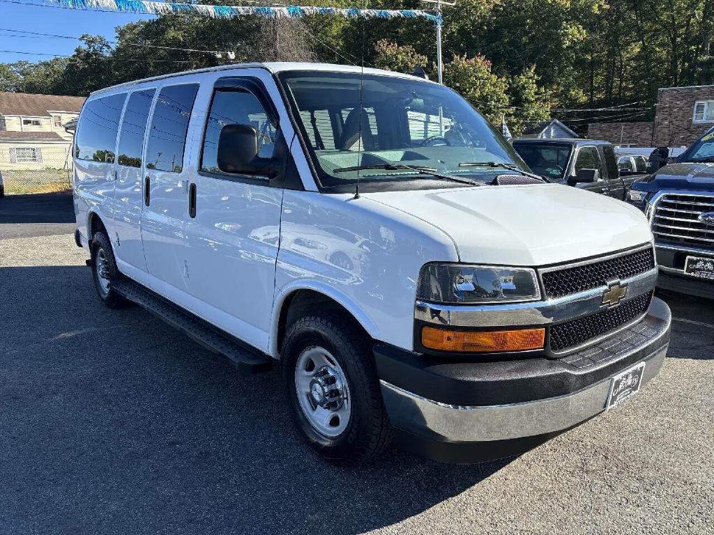 2017 Chevrolet Express Image 4